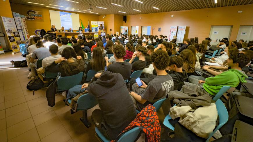 Istituto Sobrero di Casale Monferrato: Roberta Lombardi,  Valentina Gianotti,  Alberto Doretto e Davide Porporato