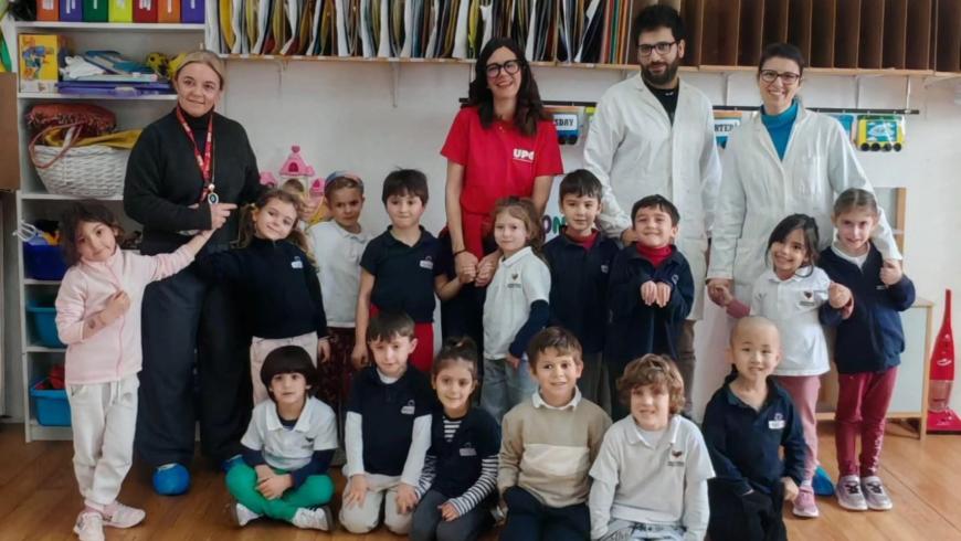 I giovanissimi partecipanti. Alle loro spalle, da sx a dx: Bisio, Santini, Podda e Miglio